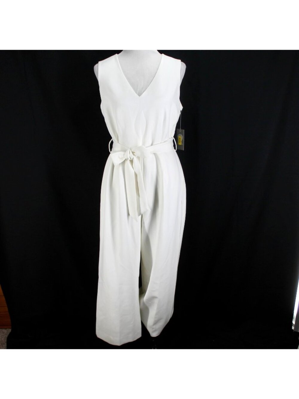 Vince Camuto Jumpsuit Womens Size 10 Solid White Sleeveless V Neck Belt Cropped